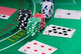 Pengguna memeriksa data penarikan slotid88